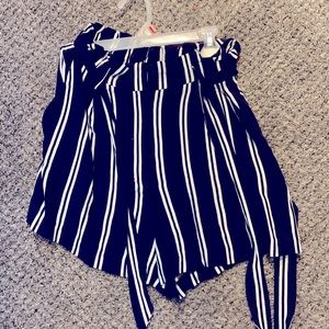 Navy striped high waisted shorts with tie belt. SIZE 6.